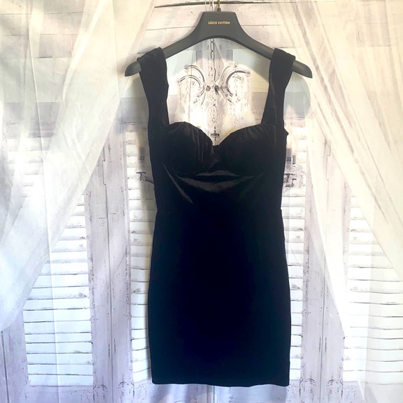 Windsor Dresses & Skirts - NWT Velvet black dress